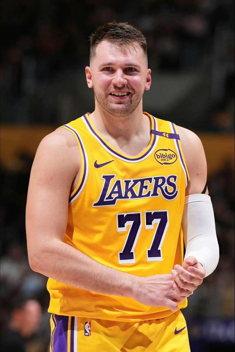 爆砍49分11板8助！Skip：上赛季季后赛这个东契奇在哪儿呢？