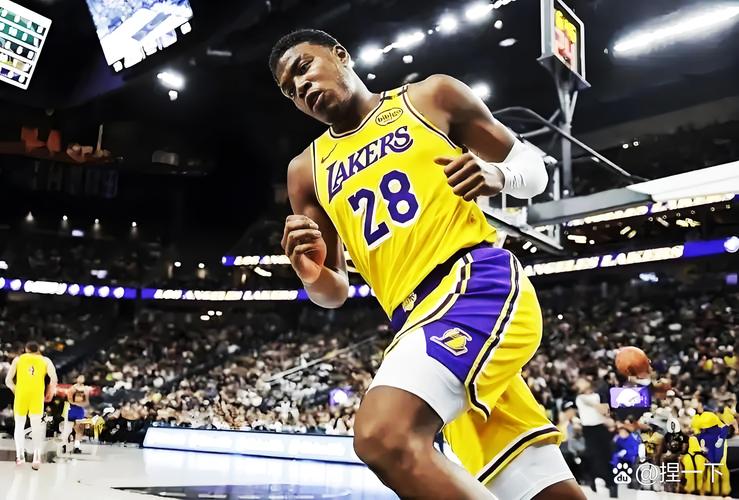 点燃主场！八村塁跟进双手暴扣打停森林狼