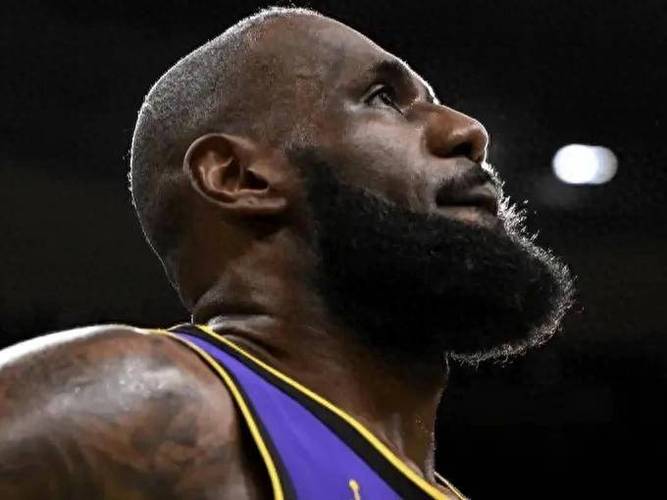 路威：里夫斯值得大合同 若他继续保持这种表现能改变湖人的前景