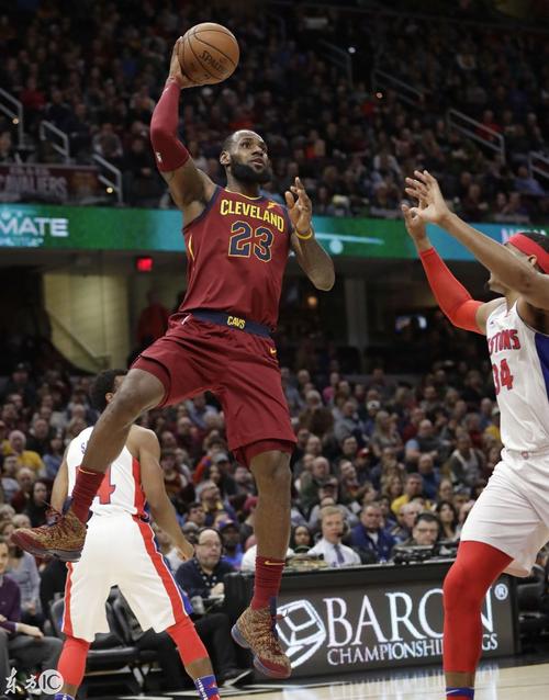 芬奇：迪林厄姆和里德的配合不错 他几次突到篮下终结做得不错