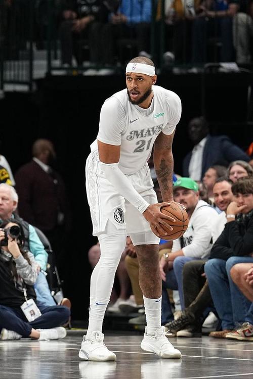 或迎赛季首秀?明日独行侠客战活塞 加福德状态升级为出战成疑