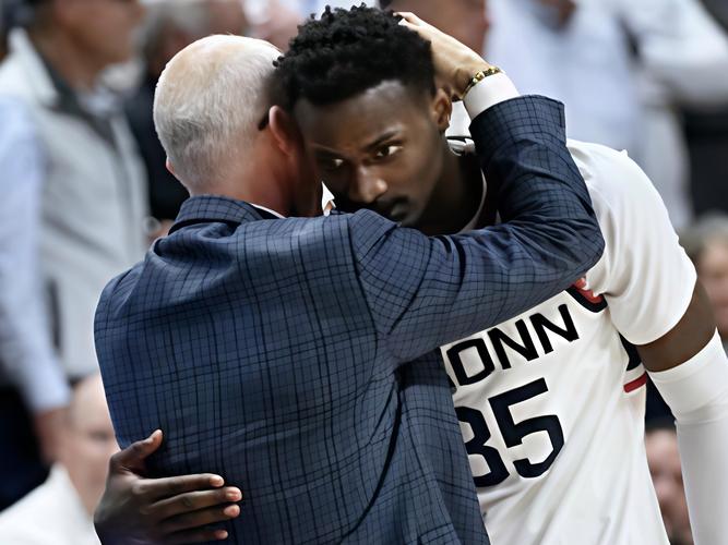 解说：兰德尔的状态相当不错 最会激活戈贝尔的还是康利