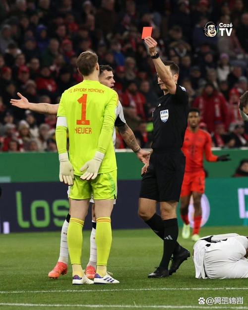 诺伊尔：现在谈未来还太早，身体状况和俱乐部情况都会影响决定