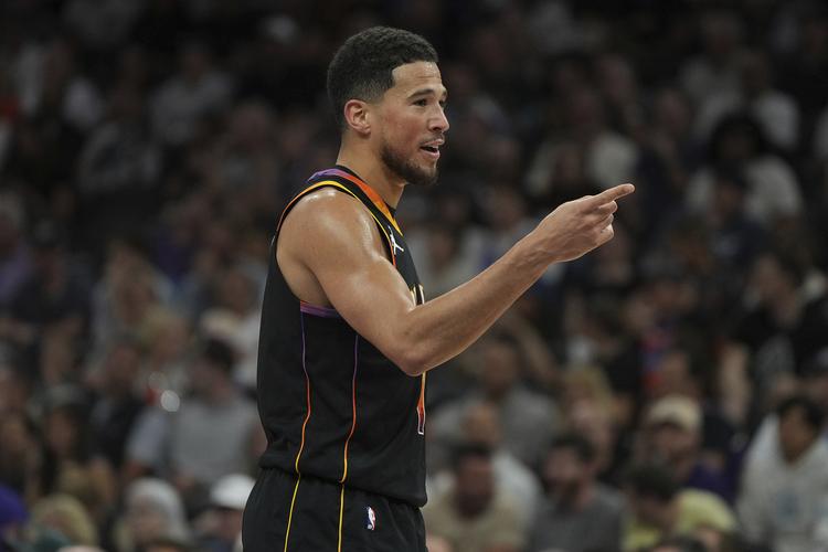 布克：邓恩更有侵略性了 他今夏一直在训练 好像一天都没休息过