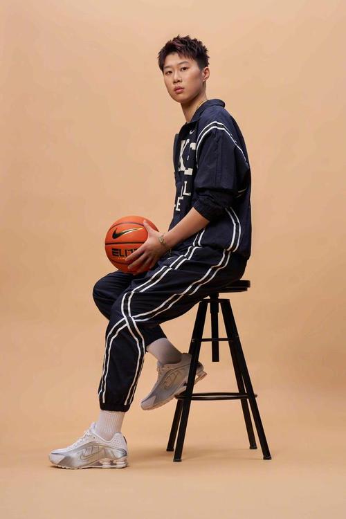 代表贝勒大学的首秀！邓雨婷1投1中拿到2分1板 球队力克杜克大学