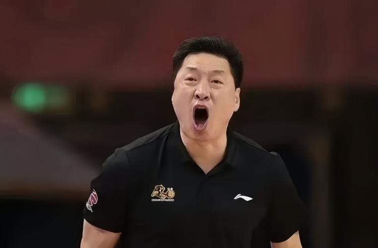 广东全运男篮今晚首秀 广东宏远功勋教头李春江现身主场