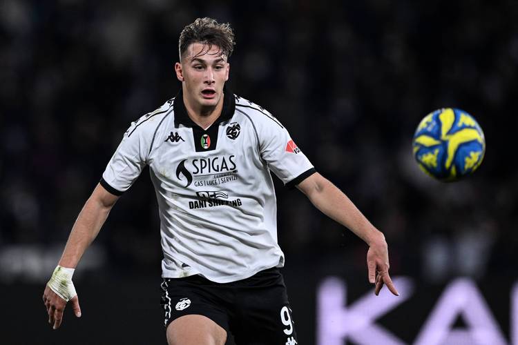 💪继续努力小伙！20岁国米前锋埃斯波西托获得意大利金童奖