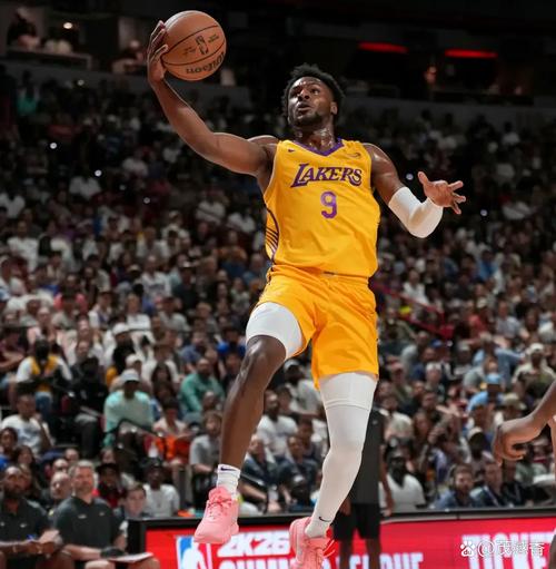 12分8板7助4断率队首胜！鹈鹕13号秀奎因赛后获颁金腰带