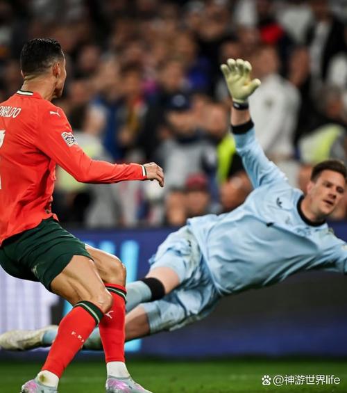 C罗肘击染红！葡媒：暴力行为将禁赛3场，但FIFA似乎并未如此解读