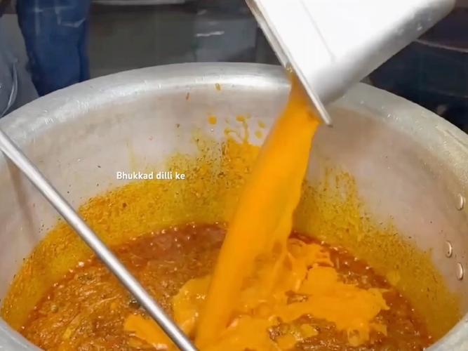 干净又卫生！贝克汉姆印度行，学习制作并品尝孟买当地特色美食