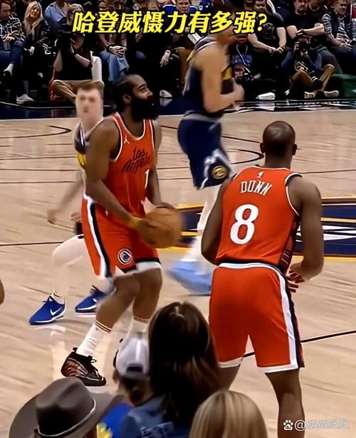 干拔+追身！哈登感觉来了 右侧45度连续飚进两记三分