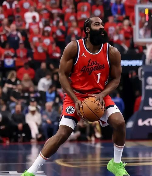 今日砍35分创新高~弗拉格两战面对哈登防守时9投6中 限制登哥5中1